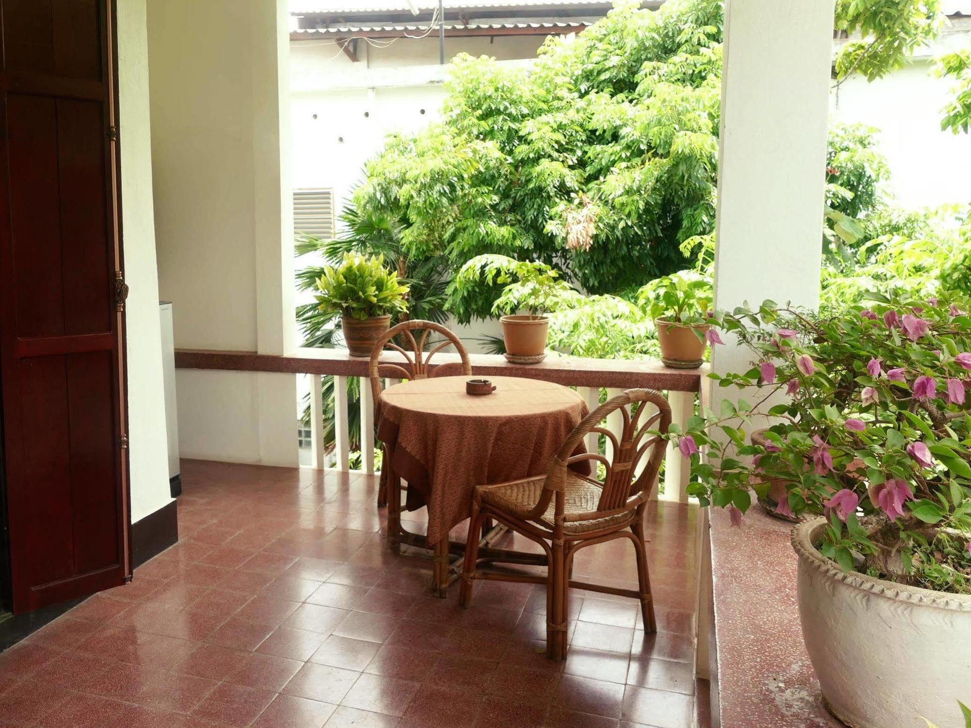 Lani'S House By The Ponds Hotel Vientiane Luaran gambar